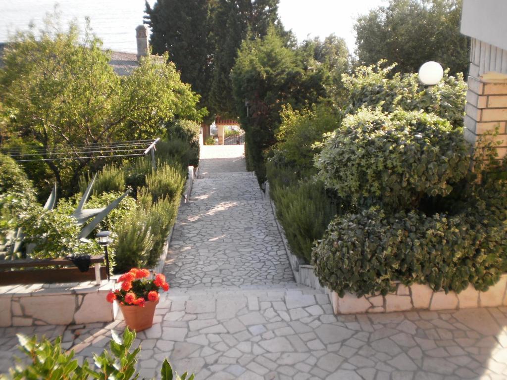 Apartments Pinezic Martinscica  Ruang foto