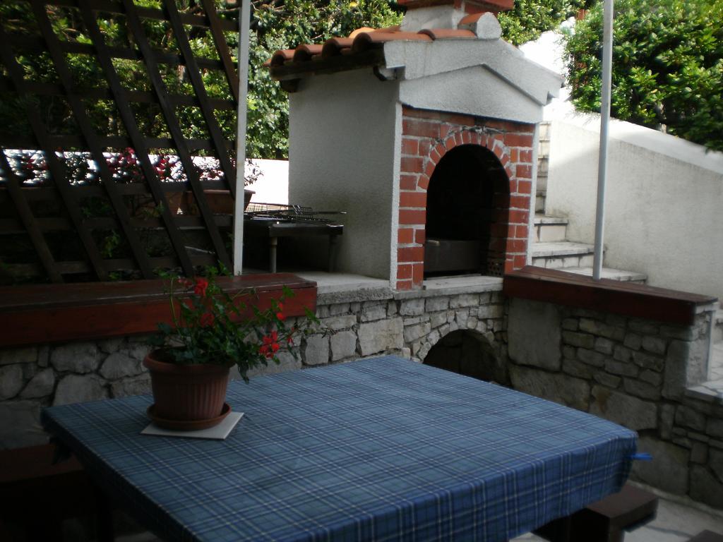 Apartments Pinezic Martinscica  Bagian luar foto