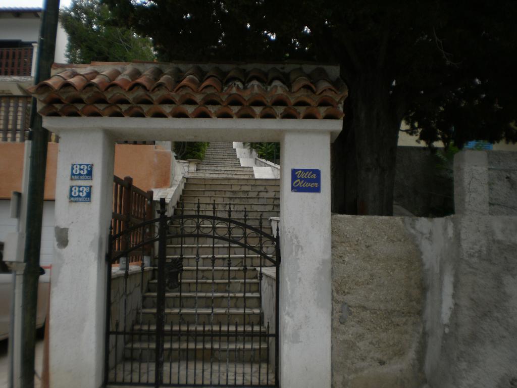 Apartments Pinezic Martinscica  Bagian luar foto