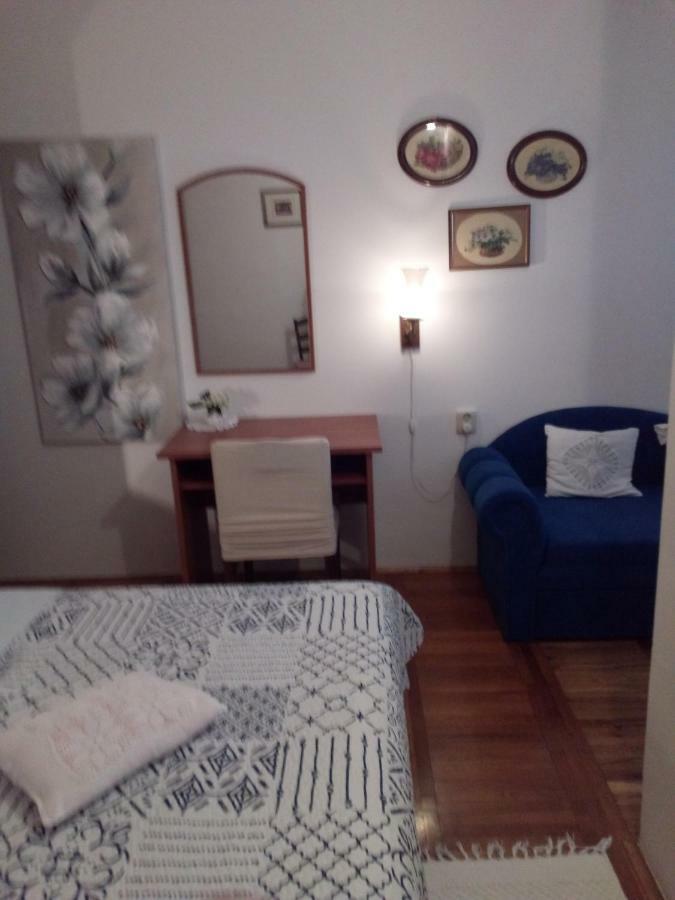 Apartments Pinezic Martinscica  Bagian luar foto